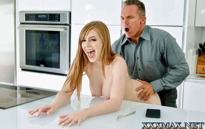 Babysitter Dolly Leigh Stuck In The SInk