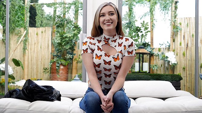 NetVideoGirls – Bubbly LA Party Girl