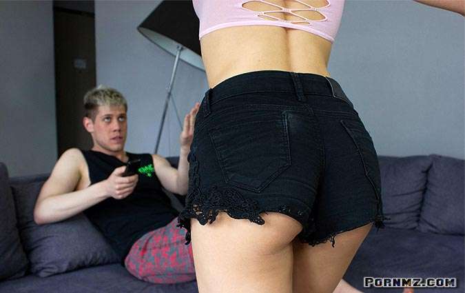 StepsiblingsCaught – Christy White Stepsis Really Wants My Cock