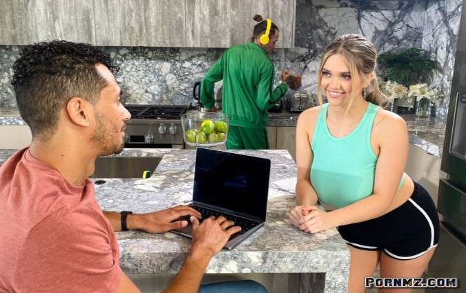 [CrazyCollegeGFs] Angie Faith Big Naturals Kitchen Cheater